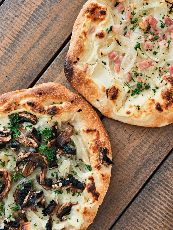 Pizza served at Omanawa Cafe